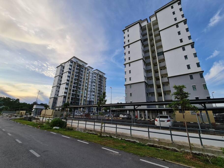 Lovely 1878 3-bedrooms With Free Parking Kuching
