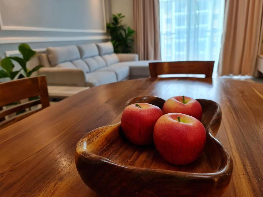 Lovely 1878 3-bedrooms With Free Parking Apartment